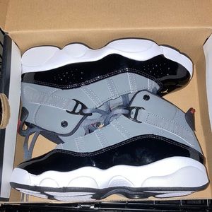 Smoke grey/university gold Jordan 6 rings